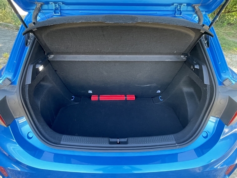 Il en est de même du volume de chargement avec 293 litres. Dommage que le dossier de la banquette ne se rabatte qu'en une seule partie, mais ce défaut sera bientôt corrigé.