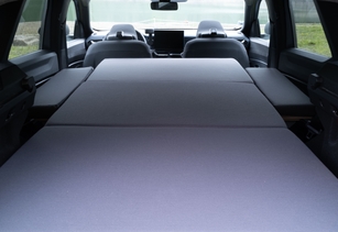 Avec le Pack Sleep, on peut désormais dormir dans son Dacia Duster, la preuve